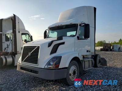 Drugie zdjęcie samochodu z przodu: 2017 VOLVO VNL SEMI TRUCK VIN:4V4N39TG9HN988134 - miniatura