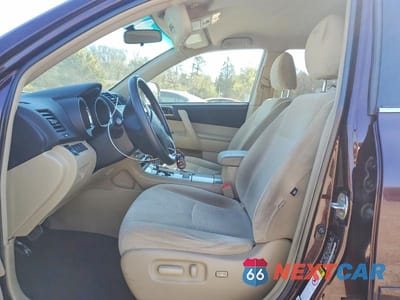 Zdjęcie 7 z 13 samochodu: 2012 TOYOTA HIGHLANDER BASE VIN:5TDBK3EH3CS098655 - miniatura