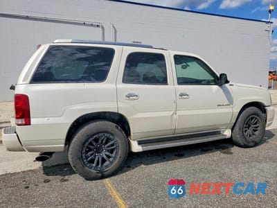 Trzecie zdjęcie samochodu z tyłu: 2004 CADILLAC ESCALADE LUXURY VIN:1GYEK63N94R103858 - miniatura