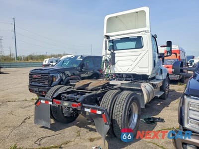 Czwarte zdjęcie samochodu z boku: 2023 INTERNATIONAL LT625 SEMI TRUCK VIN:3HSDYTZN0PN749366 - miniatura