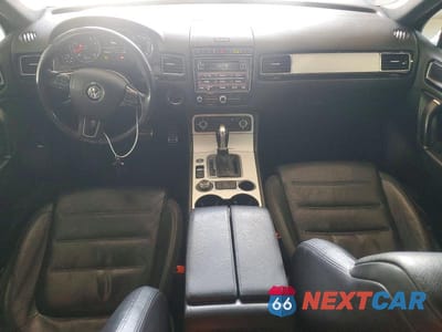 Zdjęcie 8 z 13 samochodu: 2017 VOLKSWAGEN TOUAREG WOLFSBURG VIN:WVGRF7BP1HD000355 - miniatura