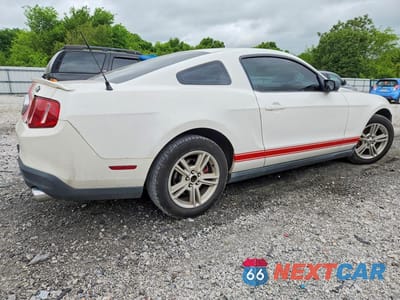Trzecie zdjęcie samochodu z tyłu: 2010 FORD MUSTANG VIN:1ZVBP8AN7A5148192 - miniatura