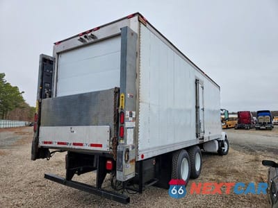 Czwarte zdjęcie samochodu z boku: 2016 VOLVO VNM REFRIGERATED BOX TRUCK VIN:4V5MC9DF2GN971672 - miniatura