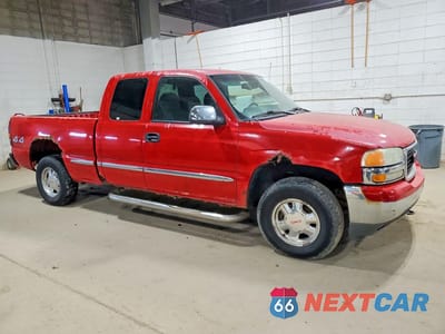 Czwarte zdjęcie samochodu z boku: 2002 GMC NEW SIERRA K1500 VIN:2GTEK19V521340286 - miniatura