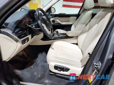Zdjęcie 7 z 12 samochodu: 2015 BMW X5 XDRIVE35I VIN:5UXKR0C5XF0P13386 - miniatura