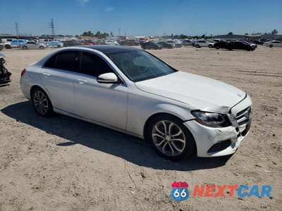 Czwarte zdjęcie samochodu z boku: 2017 MERCEDES-BENZ C 300 VIN:55SWF4JB8HU196250 - miniatura