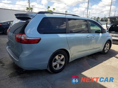 Trzecie zdjęcie samochodu z tyłu: 2016 TOYOTA SIENNA LE 8-PASSENGER VIN:5TDKK3DC3GS692481 - miniatura