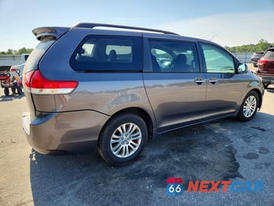 Trzecie zdjęcie samochodu z tyłu: 2014 TOYOTA SIENNA XLE 8-PASSENGER VIN:5TDYK3DC6ES518024 - miniatura