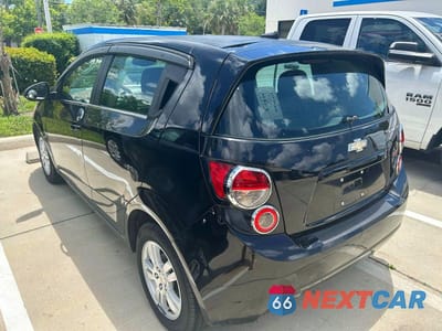 Trzecie zdjęcie samochodu z tyłu: 2012 CHEVROLET SONIC LT VIN:1G1JD6SB5C4189714 - miniatura
