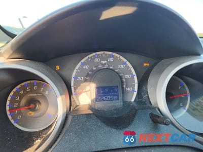 Zdjęcie 9 z 12 samochodu: 2013 HONDA FIT VIN:JHMGE8H3XDC037475 - miniatura