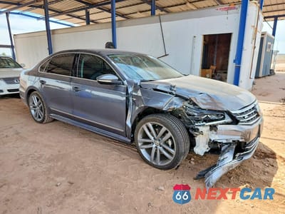Czwarte zdjęcie samochodu z boku: 2017 VOLKSWAGEN PASSAT R-LINE VIN:1VWDT7A31HC031906 - miniatura