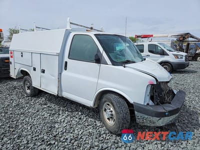 Czwarte zdjęcie samochodu z boku: 2017 CHEVROLET EXPRESS G3500 UTILITY / SERVICE VAN VIN:1GB0GRFG0H1112506 - miniatura