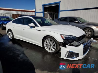 Czwarte zdjęcie samochodu z boku: 2024 AUDI A5 PREMIUM PLUS 45 VIN:WAUFACF58RA021243 - miniatura