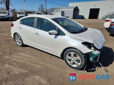 Czwarte zdjęcie samochodu z boku: 2017 KIA FORTE EX VIN:3KPFL4A8XHE073778 - miniatura