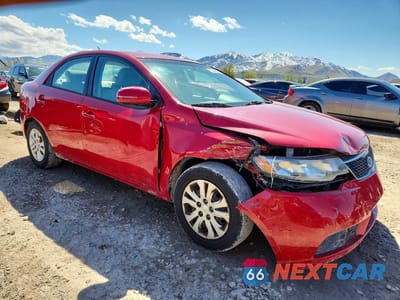 Czwarte zdjęcie samochodu z boku: 2013 KIA FORTE EX VIN:KNAFU4A27D5736901 - miniatura