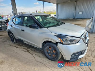 Czwarte zdjęcie samochodu z boku: 2020 NISSAN KICKS S VIN:3N1CP5BV3LL509380 - miniatura