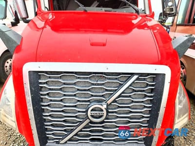 Zdjęcie 7 z 10 samochodu: 2020 VOLVO VNL SEMI TRUCK VIN:4V4NC9EH8LN227531 - miniatura