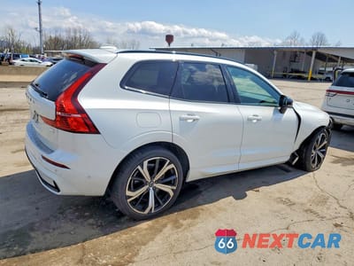 Trzecie zdjęcie samochodu z tyłu: 2022 VOLVO XC60 T8 RECHARGE R-DESIGN VIN:YV4H60DM9N1042065 - miniatura