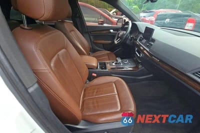 Piąte zdjęcie samochodu w środku: 2019 AUDI Q5 PREMIUM VIN:WA1ANAFY5K2141656 - miniatura