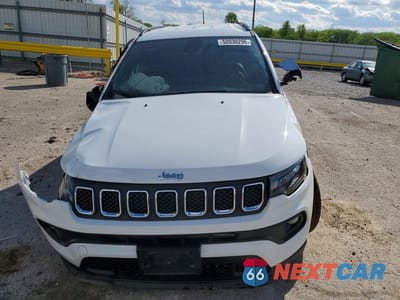 Piąte zdjęcie samochodu w środku: 2023 JEEP COMPASS LATITUDE VIN:3C4NJDBN2PT514156 - miniatura