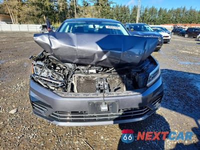 Piąte zdjęcie samochodu w środku: 2017 VOLKSWAGEN PASSAT R-LINE VIN:1VWDT7A3XHC070736 - miniatura
