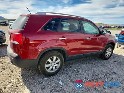 Trzecie zdjęcie samochodu z tyłu: 2011 KIA SORENTO LX VIN:5XYKTDA14BG083248 - miniatura