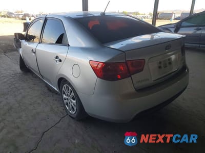 Drugie zdjęcie samochodu z przodu: 2010 KIA FORTE EX VIN:KNAFU4A25A5826639 - miniatura