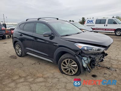 Czwarte zdjęcie samochodu z boku: 2017 HYUNDAI TUCSON SE PLUS VIN:KM8J33A4XHU478439 - miniatura