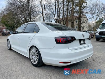 Trzecie zdjęcie samochodu z tyłu: 2017 VOLKSWAGEN JETTA SE VIN:3VWB67AJ5HM364931 - miniatura