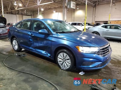 Czwarte zdjęcie samochodu z boku: 2019 VOLKSWAGEN JETTA S VIN:3VWC57BU5KM151775 - miniatura