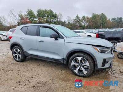 Czwarte zdjęcie samochodu z boku: 2026 VOLVO XC40 PLUS VIN:YV4L12UC9T2710921 - miniatura