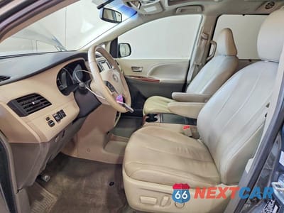 Zdjęcie 7 z 13 samochodu: 2013 TOYOTA SIENNA XLE 8-PASSENGER VIN:5TDYK3DC8DS367640 - miniatura