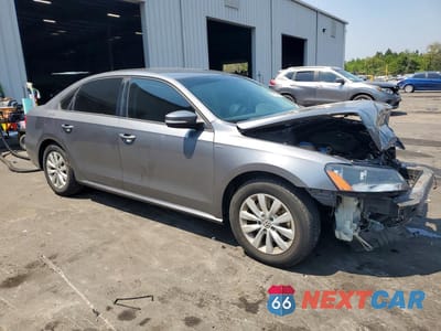 Czwarte zdjęcie samochodu z boku: 2015 VOLKSWAGEN PASSAT S VIN:1VWAT7A31FC075565 - miniatura