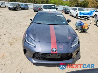 Piąte zdjęcie samochodu w środku: 2024 TOYOTA GR86 BASE VIN:JF1ZNBB19R9758587 - miniatura