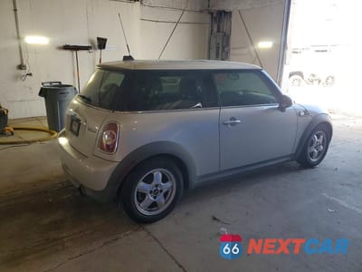 Trzecie zdjęcie samochodu z tyłu: 2011 MINI COOPER VIN:WMWSU3C54BT181723 - miniatura