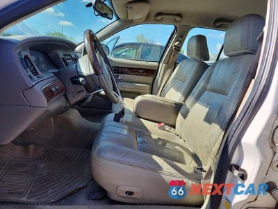 Zdjęcie 7 z 12 samochodu: 2010 MERCURY GRAND MARQUIS LS VIN:2MEBM7FV7AX601772 - miniatura