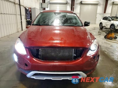 Piąte zdjęcie samochodu w środku: 2017 VOLVO XC60 T5 DYNAMIC VIN:YV440MRRXH2015595 - miniatura