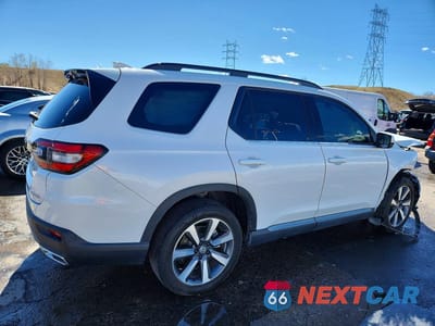 Trzecie zdjęcie samochodu z tyłu: 2025 HONDA PILOT TOURING VIN:5FNYG1H78SB111387 - miniatura