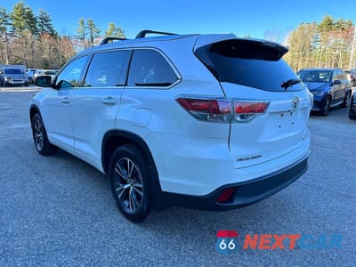 Trzecie zdjęcie samochodu z tyłu: 2016 TOYOTA HIGHLANDER XLE VIN:5TDJKRFH9GS322708 - miniatura