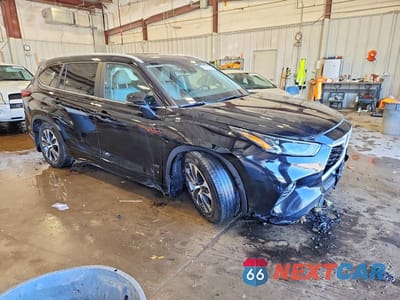 Czwarte zdjęcie samochodu z boku: 2023 TOYOTA HIGHLANDER XLE VIN:5TDKDRBH6PS527228 - miniatura
