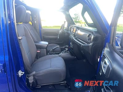 Piąte zdjęcie samochodu w środku: 2018 JEEP WRANGLER UNLIMITED SPORT VIN:1C4HJXDG5JW273787 - miniatura