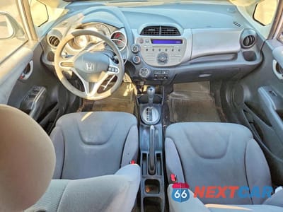 Zdjęcie 8 z 12 samochodu: 2013 HONDA FIT VIN:JHMGE8H3XDC037475 - miniatura