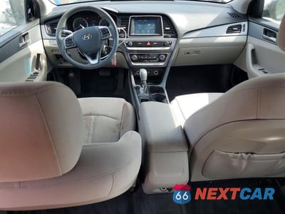 Zdjęcie 8 z 13 samochodu: 2019 HYUNDAI SONATA SE VIN:5NPE24AF1KH819051 - miniatura