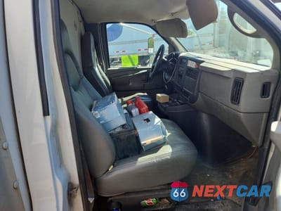Zdjęcie 11 z 12 samochodu: 2006 GMC SAVANA BOX TRUCK VIN:1GDHG31U061248233 - miniatura