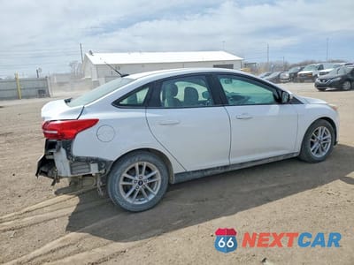 Trzecie zdjęcie samochodu z tyłu: 2016 FORD FOCUS SE VIN:1FADP3F26GL269318 - miniatura