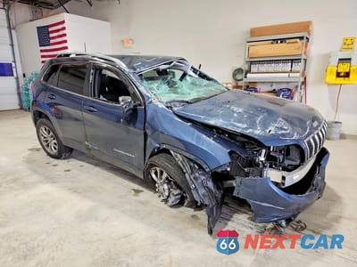 Czwarte zdjęcie samochodu z boku: 2020 JEEP CHEROKEE LATITUDE PLUS VIN:1C4PJMLB7LD645709 - miniatura