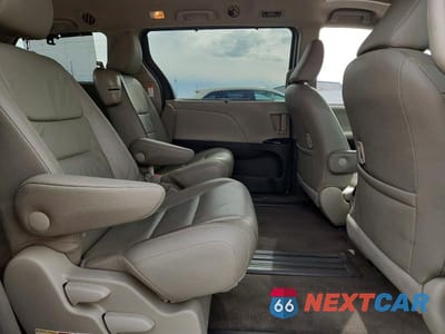 Zdjęcie 11 z 13 samochodu: 2017 TOYOTA SIENNA XLE 8-PASSENGER VIN:5TDYZ3DC3HS821214 - miniatura