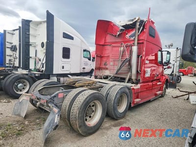 Czwarte zdjęcie samochodu z boku: 2016 VOLVO VNL SEMI TRUCK VIN:4V4NC9EG5GN964165 - miniatura