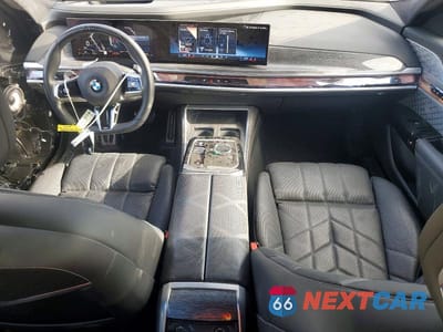 Zdjęcie 8 z 12 samochodu: 2023 BMW 760 XI VIN:WBA33EJ04PCM62938 - miniatura
