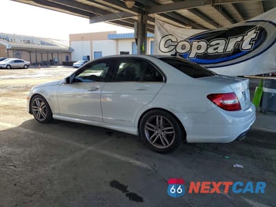 Drugie zdjęcie samochodu z przodu: 2012 MERCEDES-BENZ C 300 4MATIC VIN:WDDGF8BB0CR238124 - miniatura